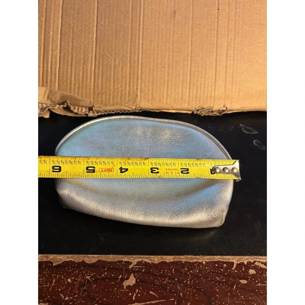 N/A silver cosmetic